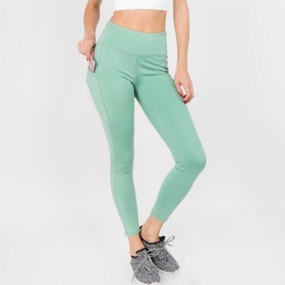 Small Activewear workout pant w/ pockets - Picture 5 of 7